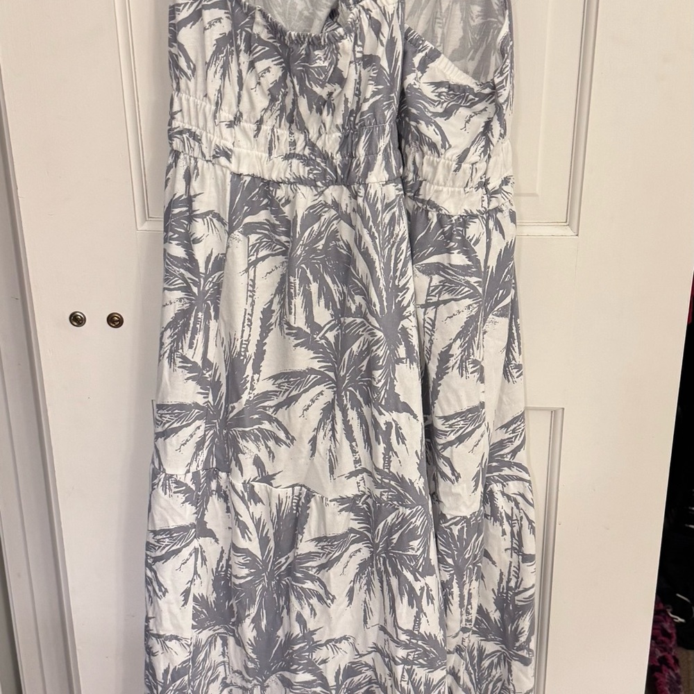 Elegant Gray and White Palm Print Dress
